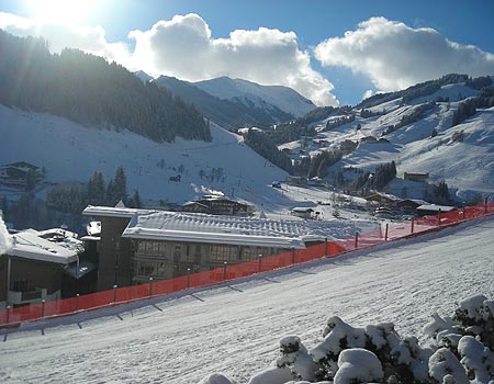 Udsigt en kold vintermorgen i Saalbach